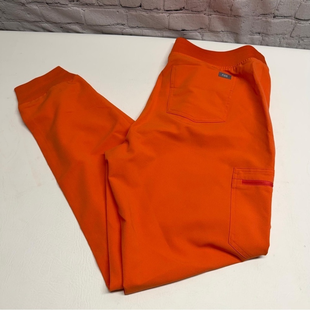 Figs  Bright Orange nurse Joggers size XL NWT